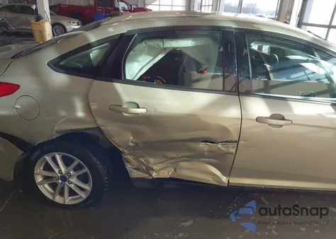 2016 Ford Focus Se z USA, uszkodzony, nr VIN 1FADP3F21GL340862